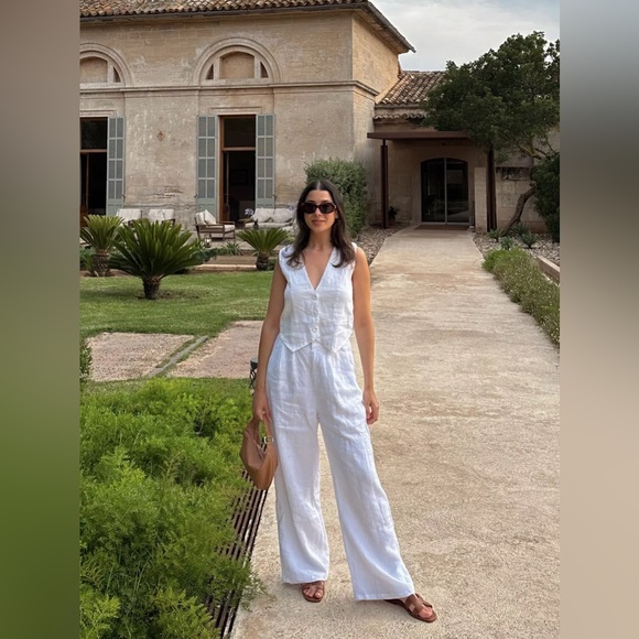 DISSH white Linen Vest & Norah Pants Set
Both pants and vest are included- - Picture 3 of 13